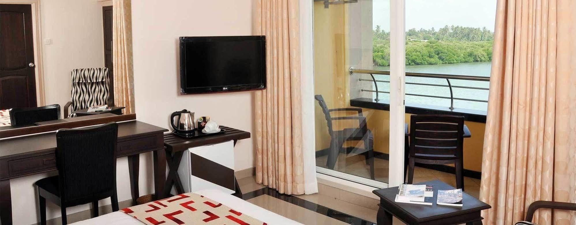 Oyo 317 Choy'S Waterfront Residence Negombo Exterior foto